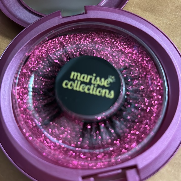 PLEASE LIKE TO JOIN THE FALSE LASHES LIVE SHOW November 14 @7:29 pm🇨🇦 - Picture 4 of 6